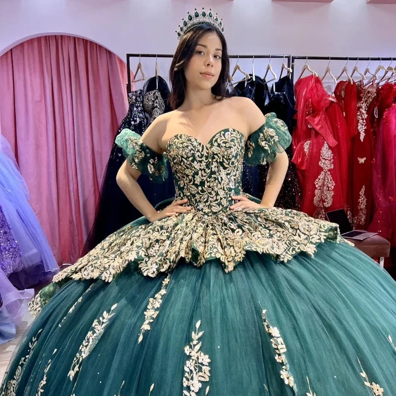 modern dressLuxury Emerald Green Off The Shoulder Quinceanera Dresses Ball Gown Gold Appliques Lace Tull Birthday Party Dress vestido de 15